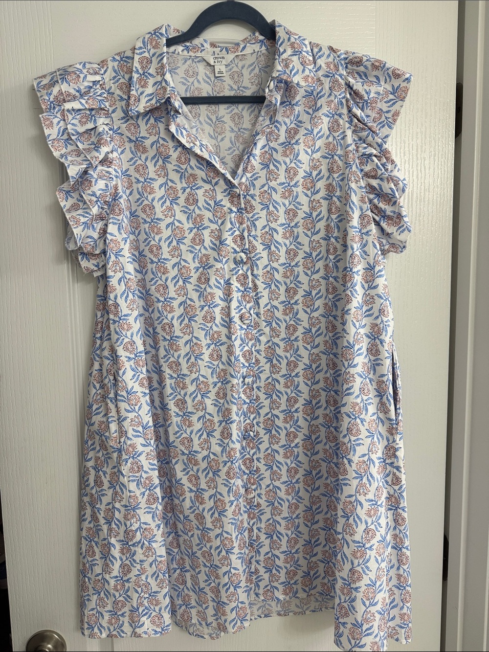 Crown and Ivy Floral Ruffle Sleeve Dress